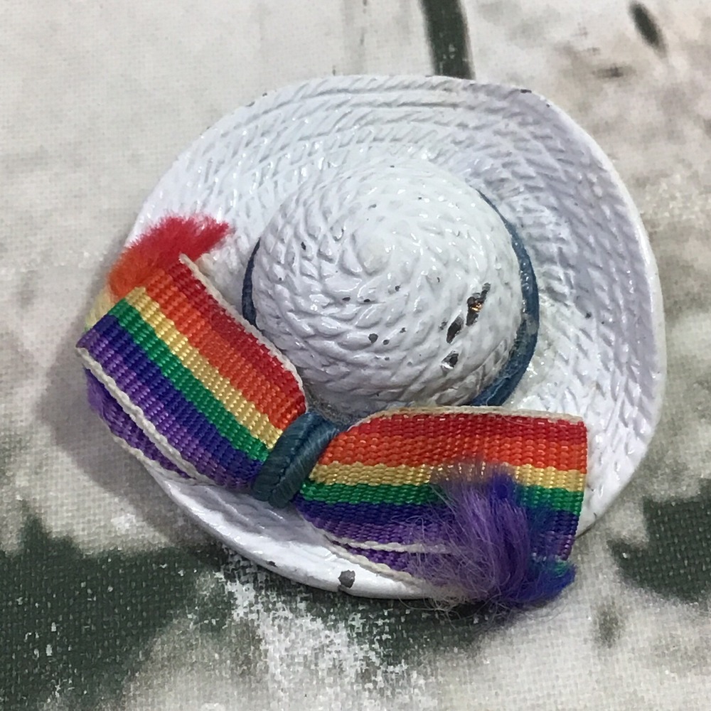 Vtg Lapel Pin Floppy Sun Hat With Rainbow Ribbon Pride‎ Unity Love Metal Brooch